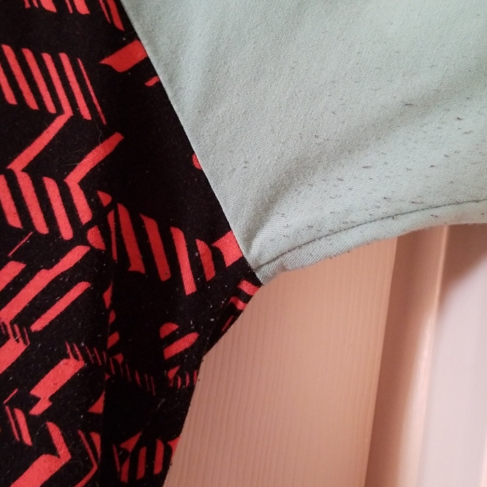 Lularoe Randy tee - Picture 5 of 5